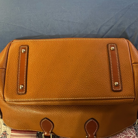 Dooney & Bourke large pebble grain leather purse with crossbody strap - Picture 6 of 8